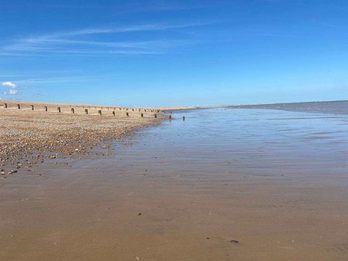 Winchelsea Beach Holiday Home - Pool & Beach エクステリア 写真
