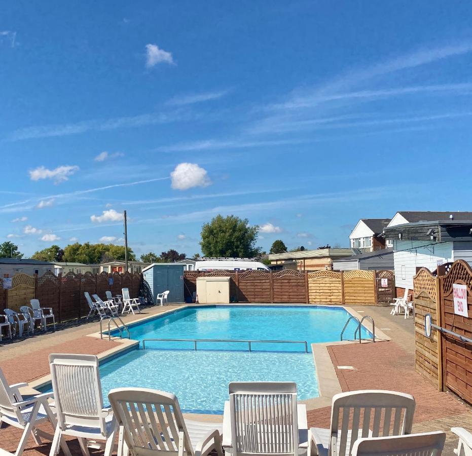 Winchelsea Beach Holiday Home - Pool & Beach エクステリア 写真